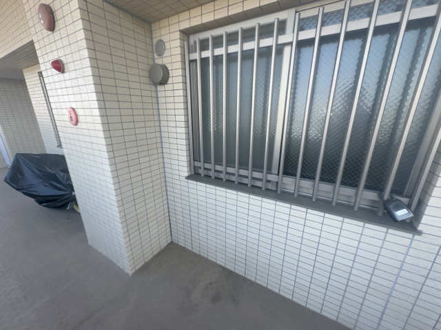 北側洋間　室外機置場